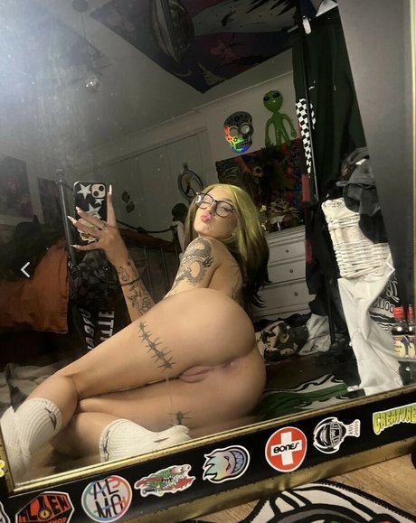 liverinrose nudes model pic