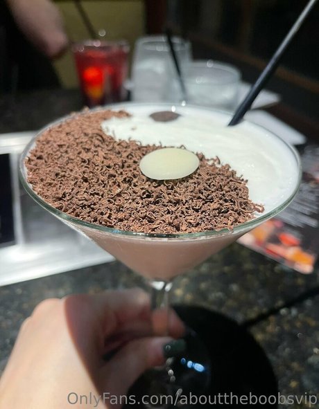 abouttheboobsvip top model image