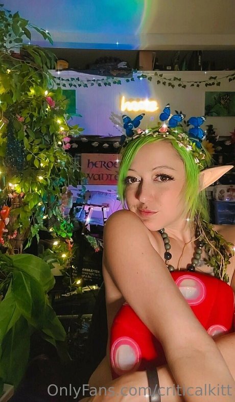 criticalkitt nude model pic