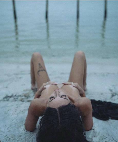 Kkladnier nudes model picture