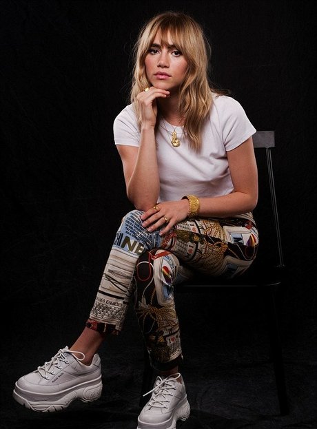 Suki Waterhouse xxx actress pic