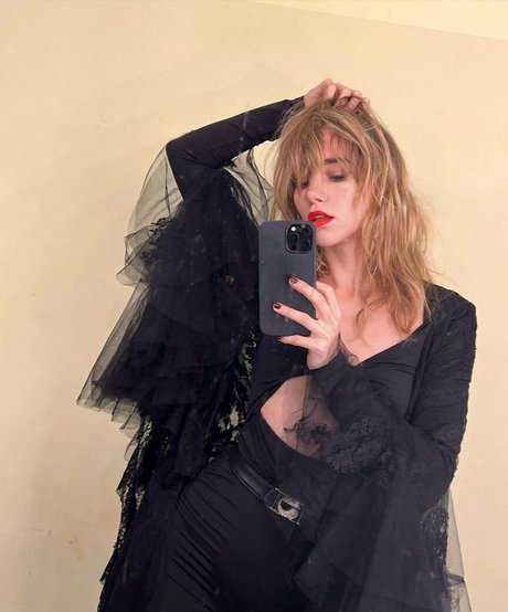Suki Waterhouse model pornographic galleries