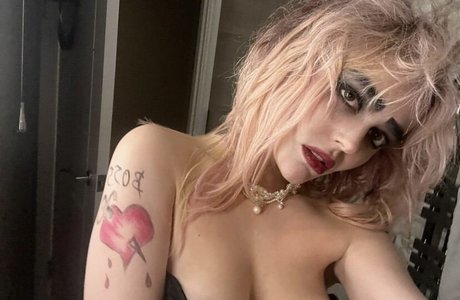 Emily Lind Profile Pic