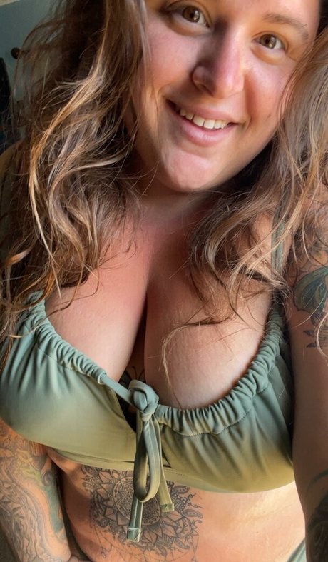 HandfulHeather naked model gallery