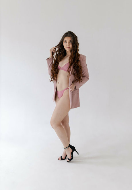 Leisy Lucy nude actress image