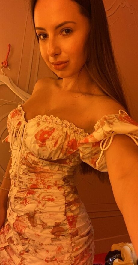 mollina rae pornographic actress pics