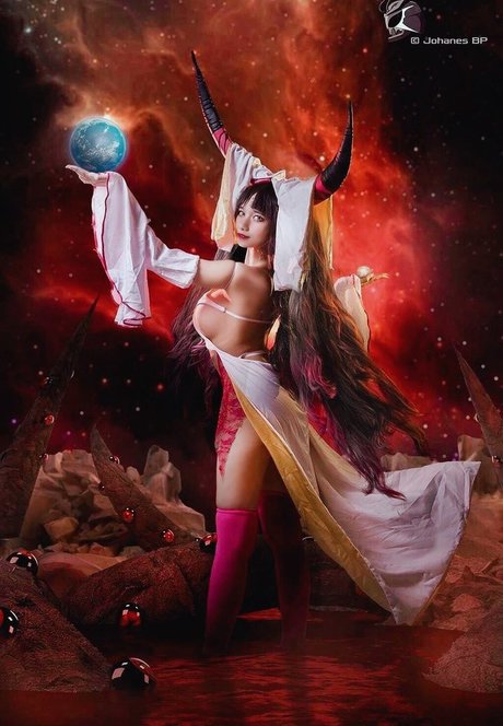 Refeen star adult picture