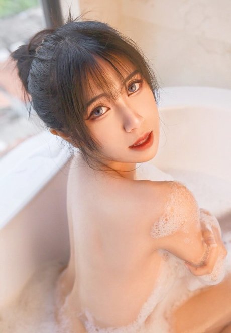 Refeen pornographic star image