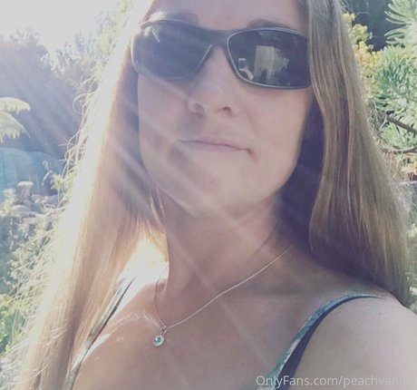 peachvanilla perfect model picture