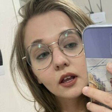 Tiny Valerie Profile Pic