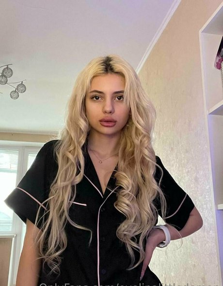 evelinalittledemon pornstar photos