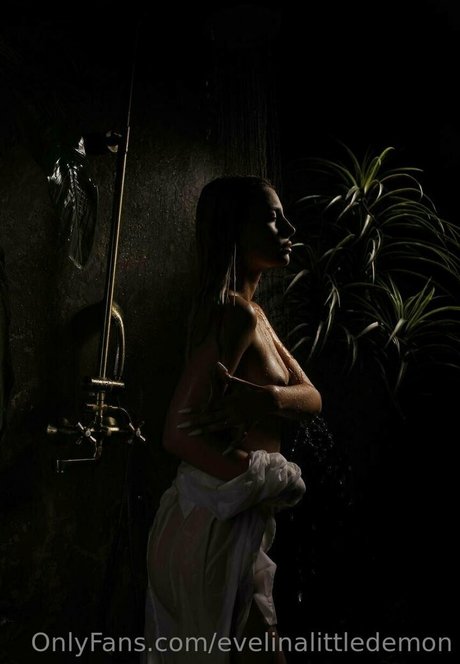 evelinalittledemon pornstar top pic