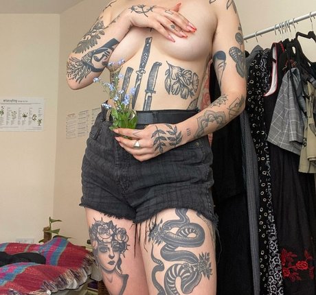 IvyElf nudes pornstar gallery