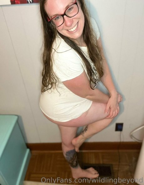 wildlingbeyond erotic model img