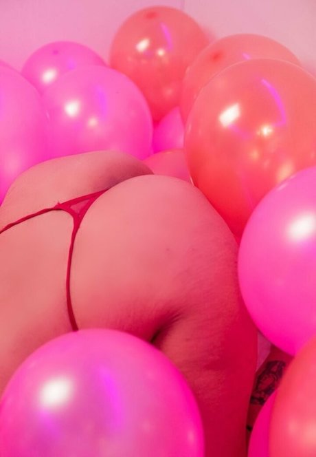 al3gomita model photo