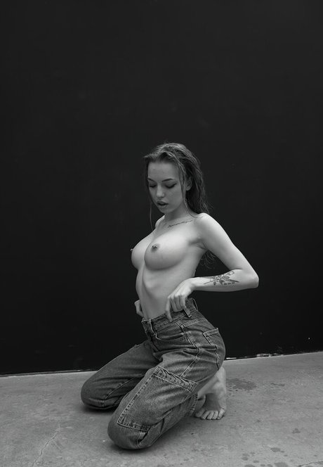 Kootovva nude model picture