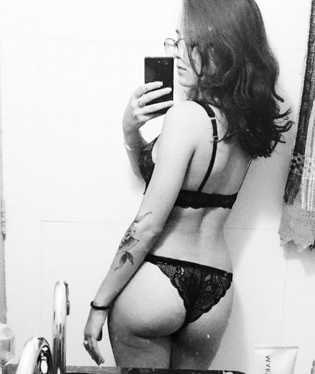 betinices pornographic model pics