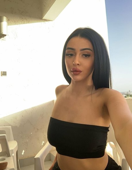 nidakhan model pornographic picture