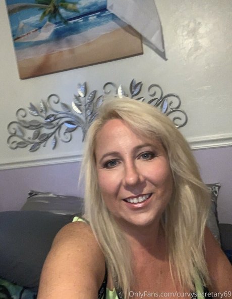 curvysecretary69 nudes model gallery