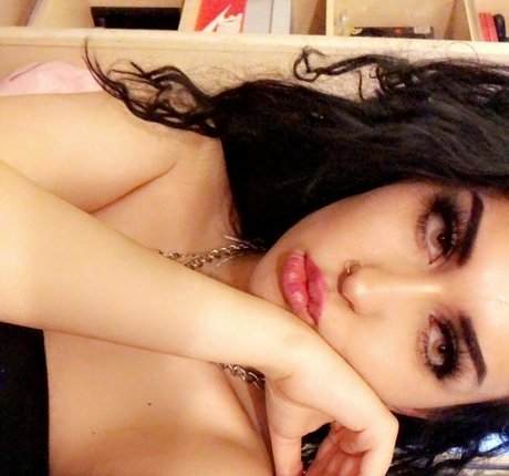 whothefuckis spino model pretty picture