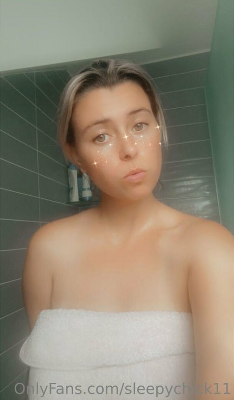 sleepychick11 nude model image
