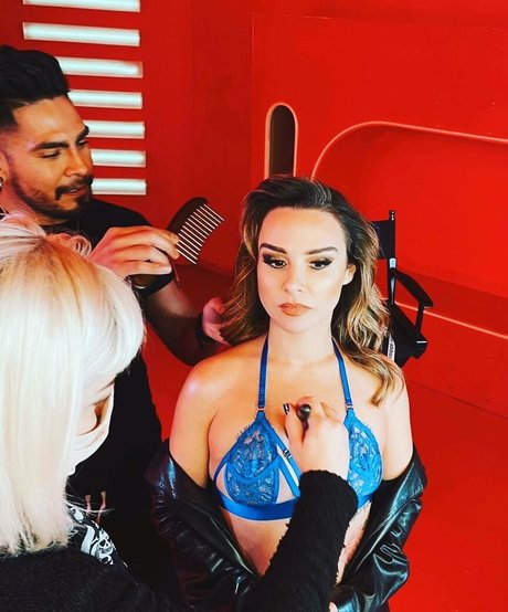 Danielle Harris pornstar free pics