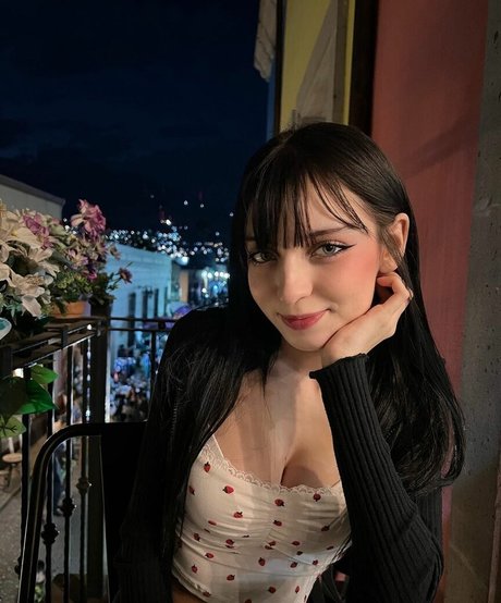 Valerya Salinas model beautiful pic