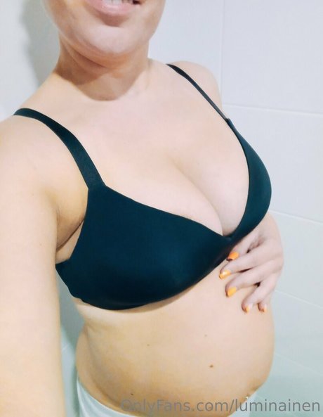 luminainen model art galleries