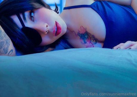 sunniemaxfree pornographic star photo