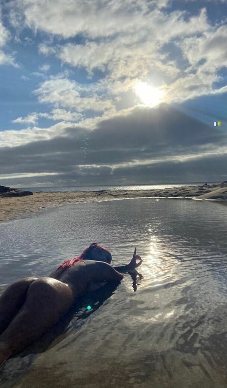 Kiara Rosario model naked pic