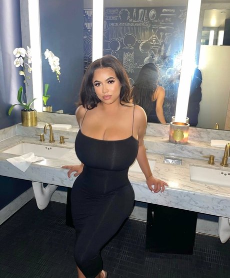 shemale outdoor onlyfans sexy images