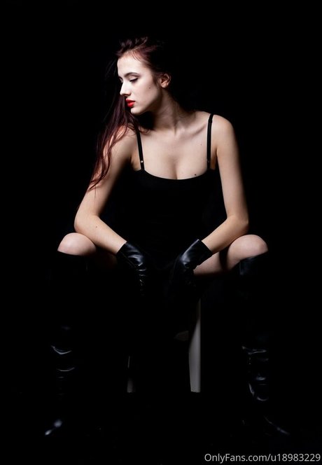 Lady Perse sexy actress galleries