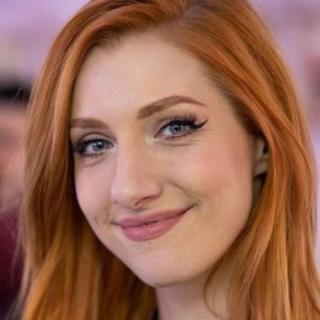 Lara Loft star top photo