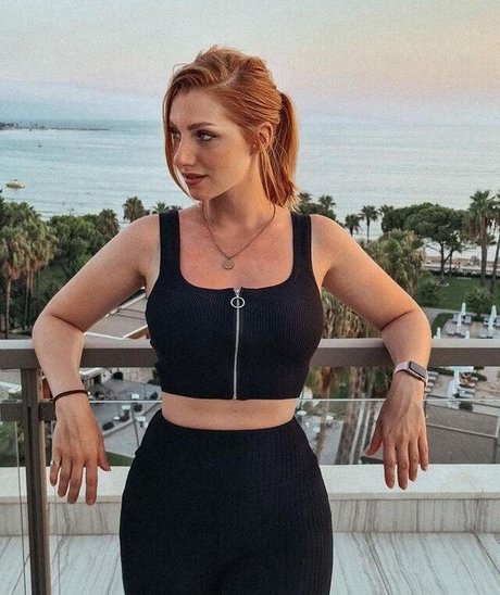 Lara Loft model beautiful photos