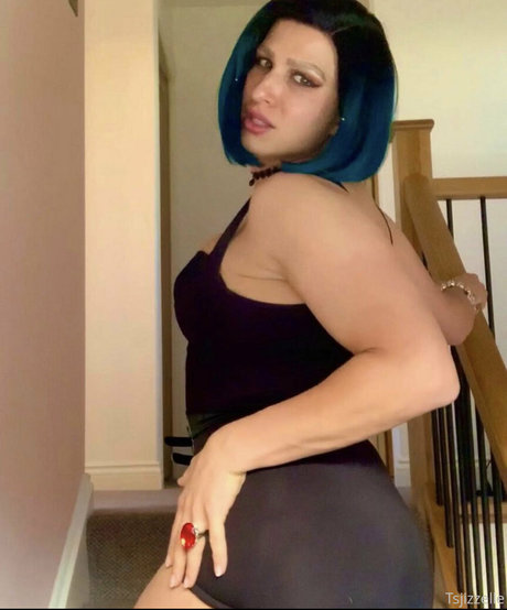 missjizzelle model top img