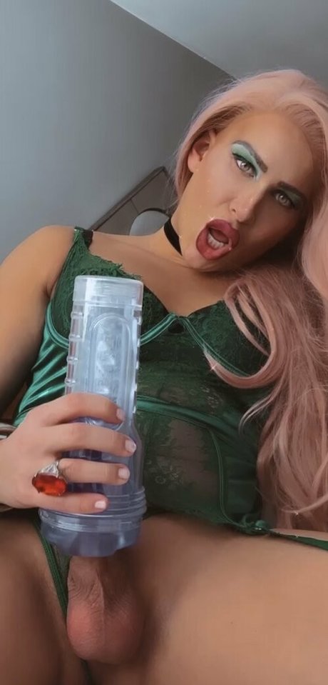 missjizzelle model erotic galleries