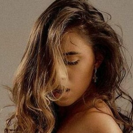 Issa Bell sexy star photos