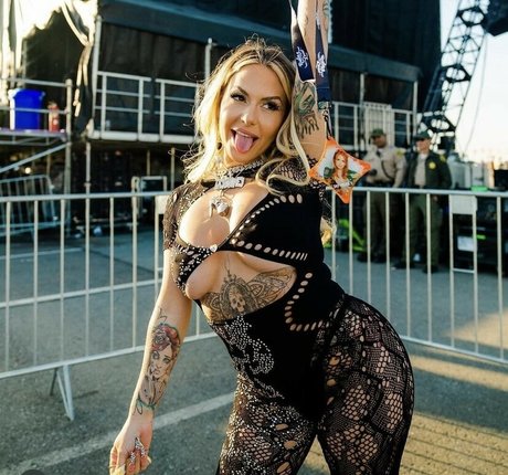 Tay Money nice star picture