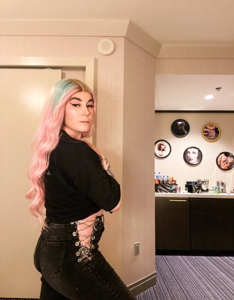 teen young onlyfans erotic pic