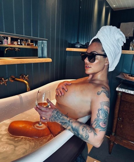 Victoria Love free actress pics