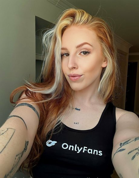 megredhairxoxo tease star hd gallery