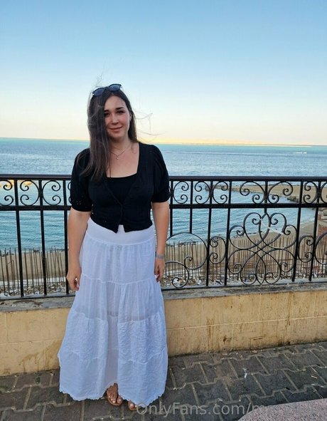 maryhillx naked pornstar pic