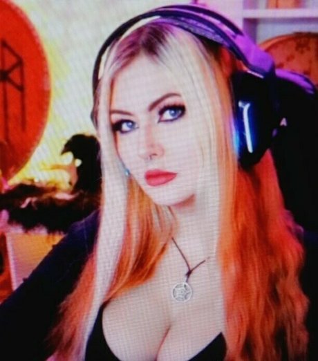 fr0stqueenvip adult actress image