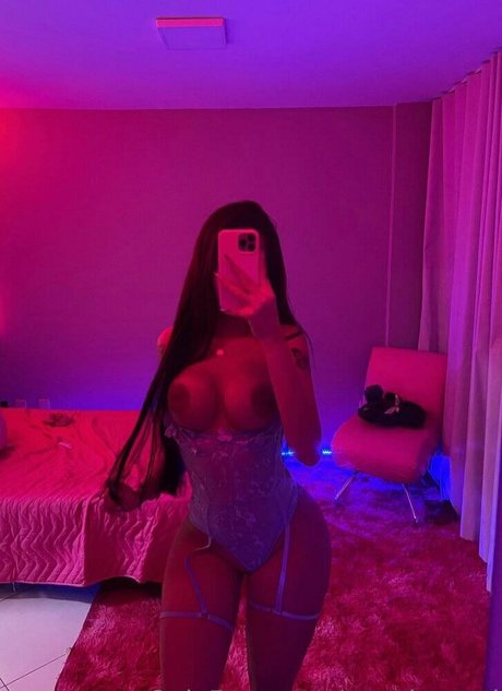 Twaylaventi model pretty image