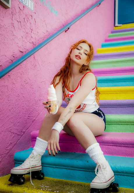 curvy shemale onlyfans nude picture