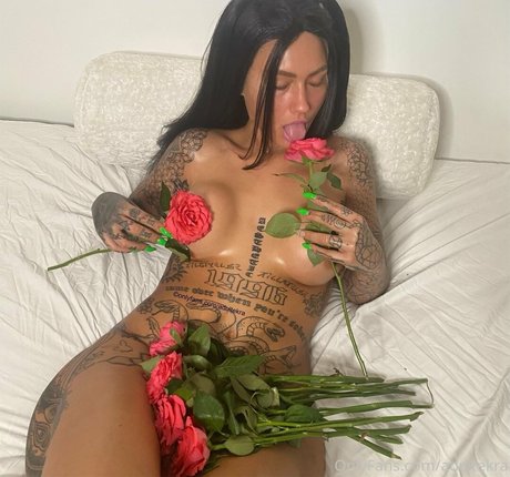 lips onlyfans sexy nude pic