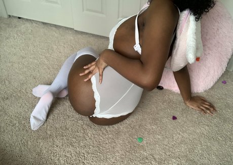 nikkynyxx nude model images