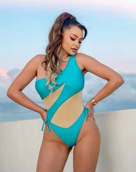 Maltese Girls pornstar pretty img