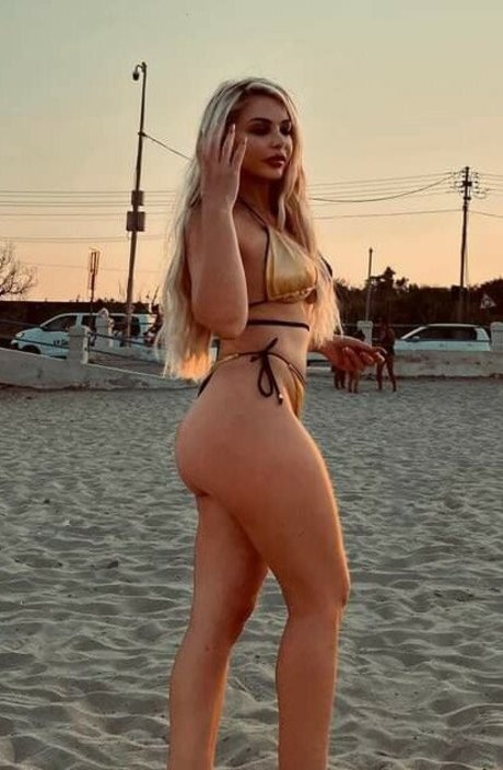 curvy solo onlyfans adult images