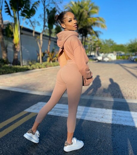 Breann Llewelyn star erotic pictures